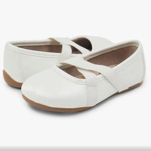 Livie & Luca Aurora white pearl flats sz 2